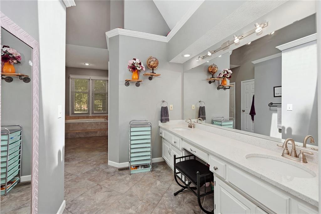 1732 Ne 80th Place Property Photo 8