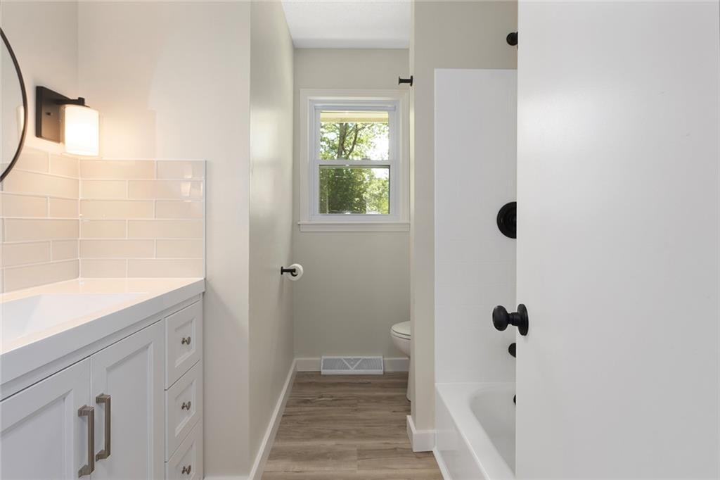 13421 Lowell Avenue Property Photo 10