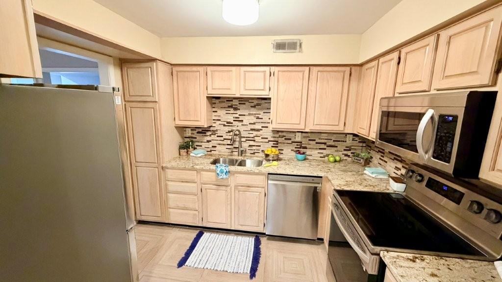 4015 S Crysler Avenue Property Photo 11
