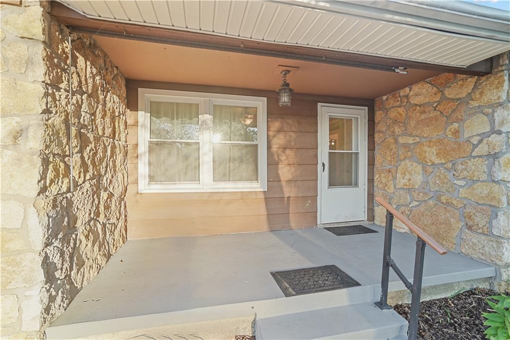 303 S Overlook Drive Property Photo 4