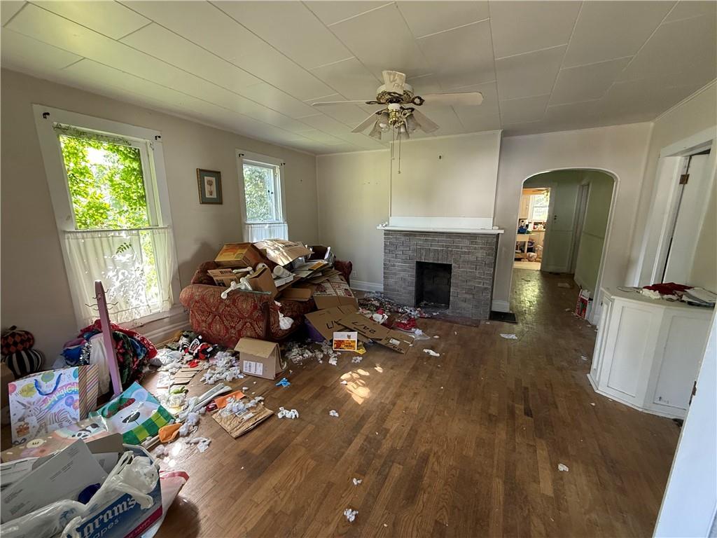305 W Adams Street Property Photo 4