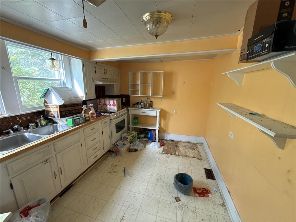 305 W Adams Street Property Photo 6