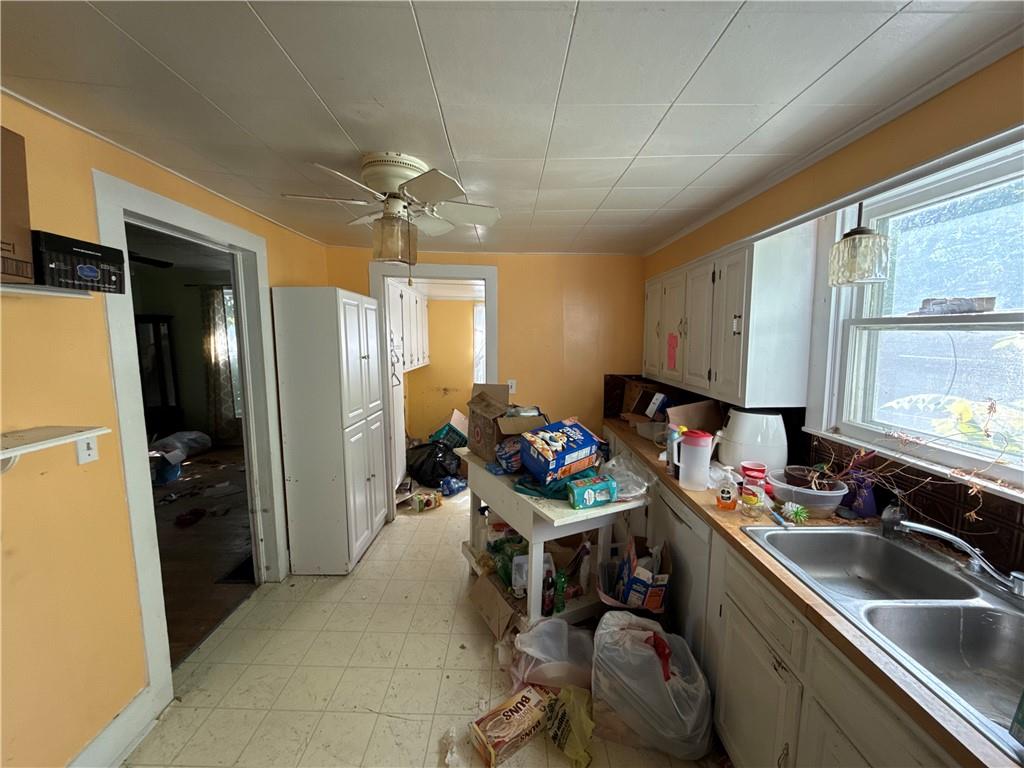 305 W Adams Street Property Photo 7