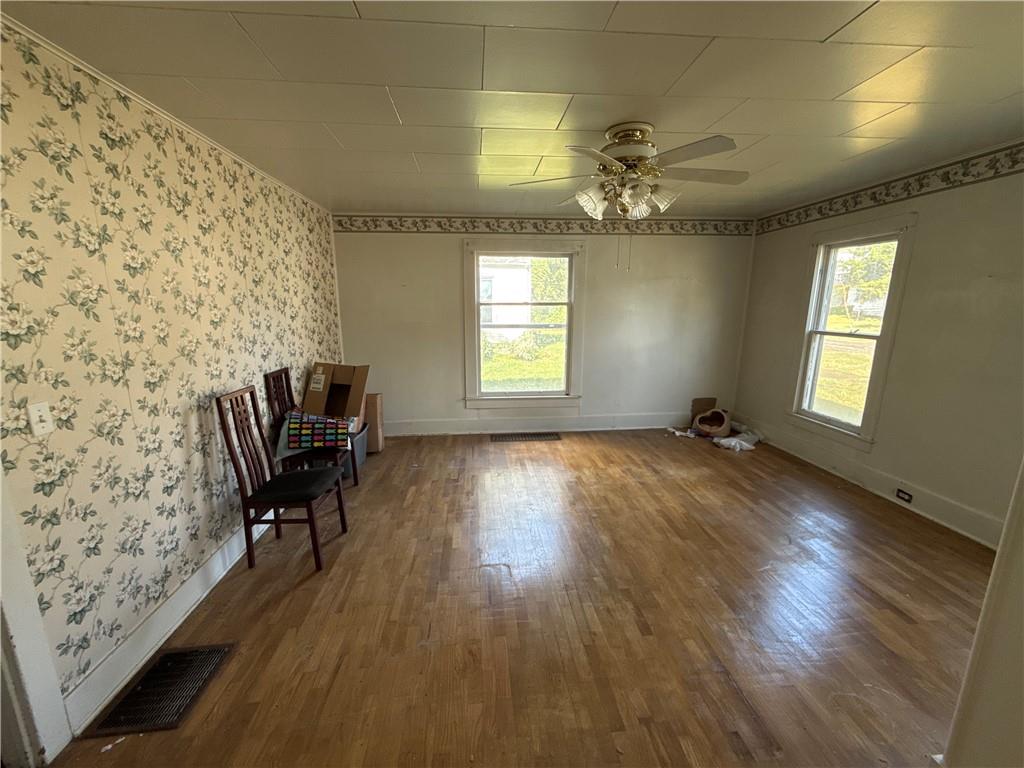 305 W Adams Street Property Photo 9
