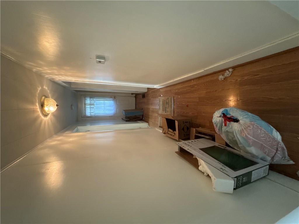 305 W Adams Street Property Photo 12