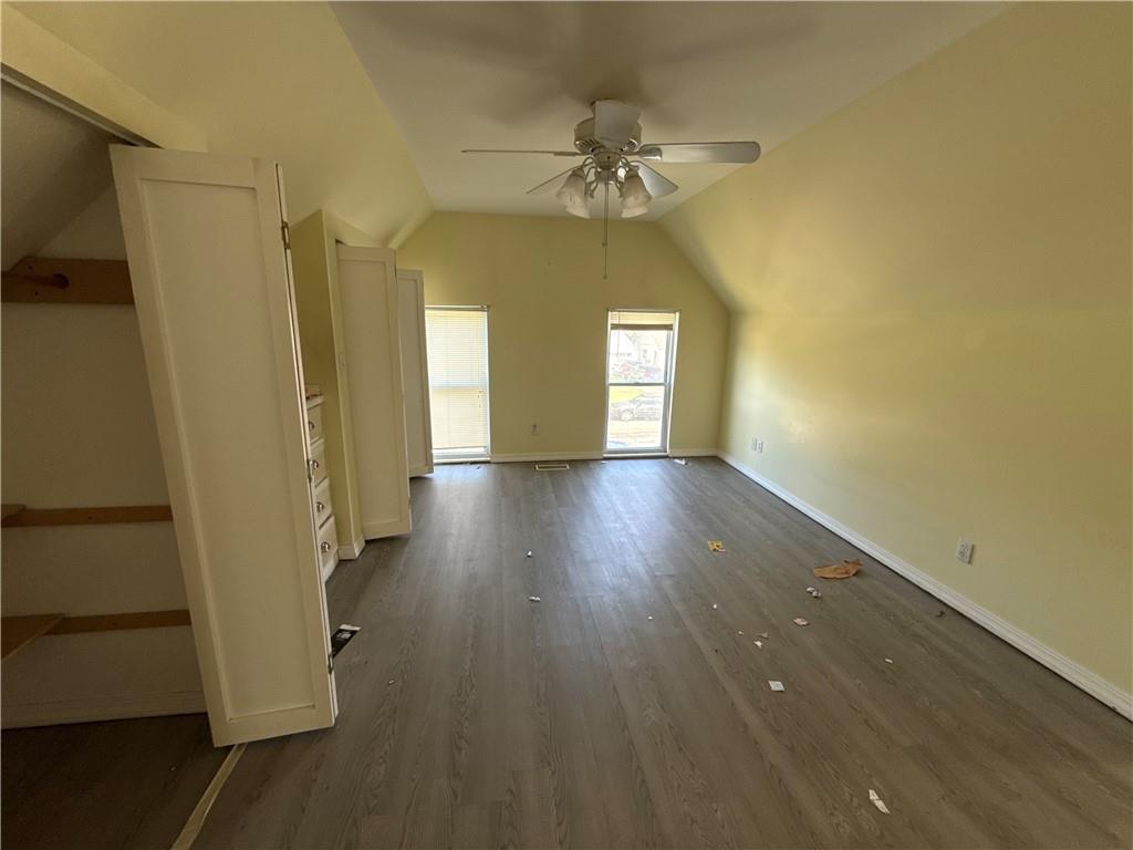 305 W Adams Street Property Photo 15