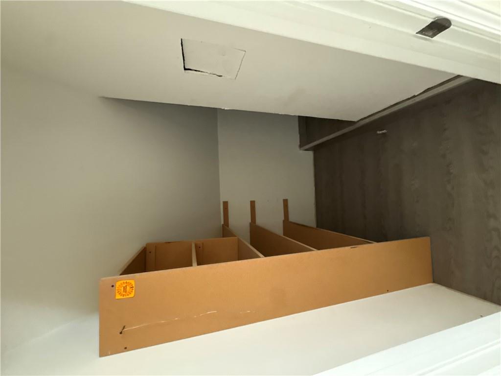 305 W Adams Street Property Photo 16