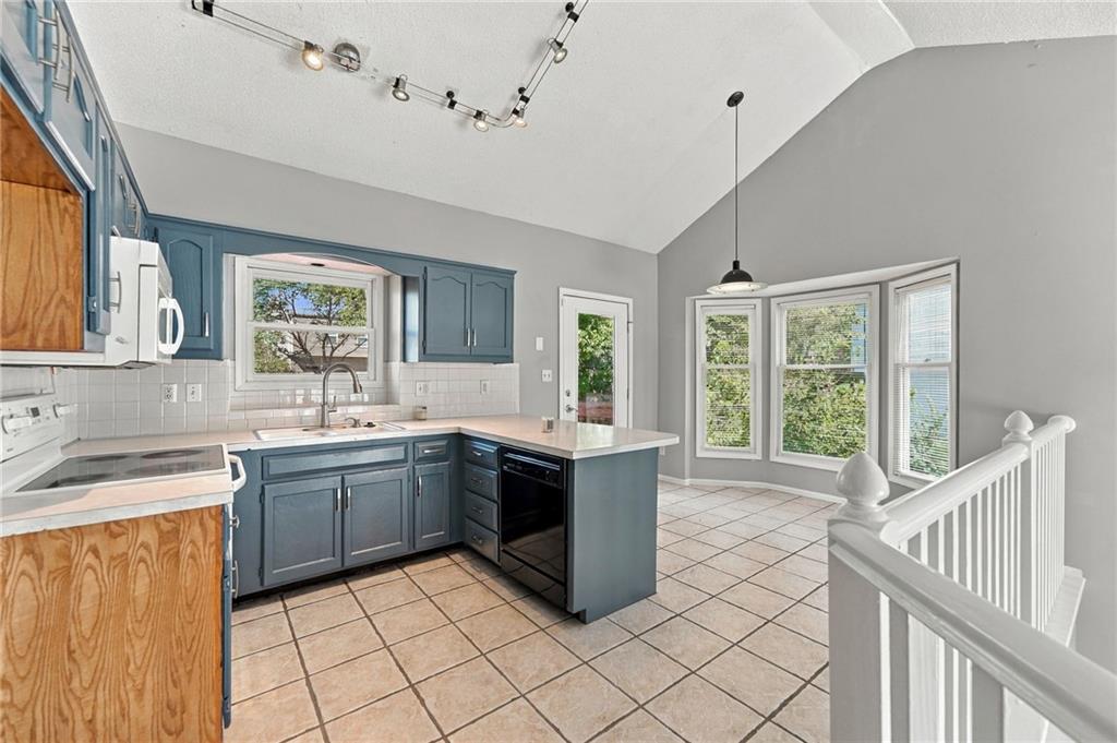 2108 Sw Sterling Drive Property Photo 8