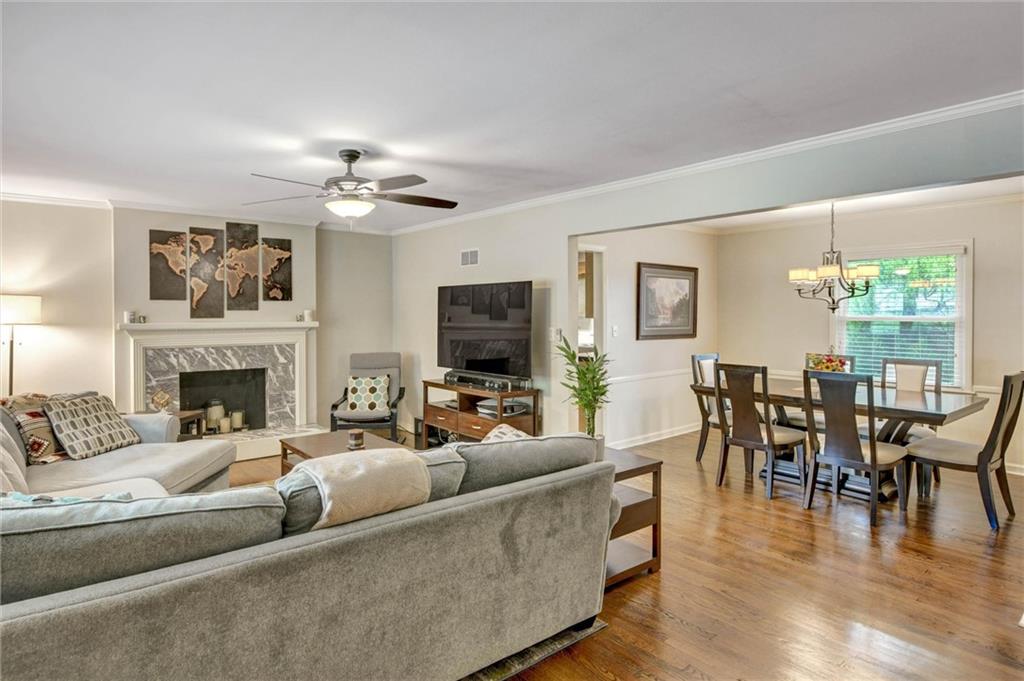 904 W 96th Street Property Photo 3