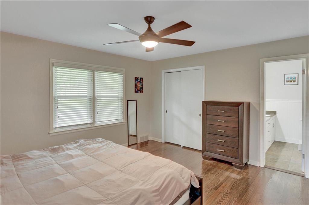 904 W 96th Street Property Photo 11
