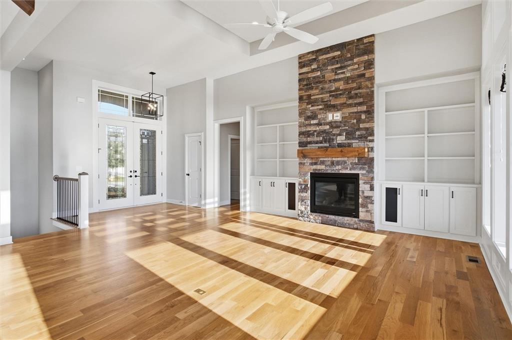 4313 Lakeshore Drive Property Photo 13