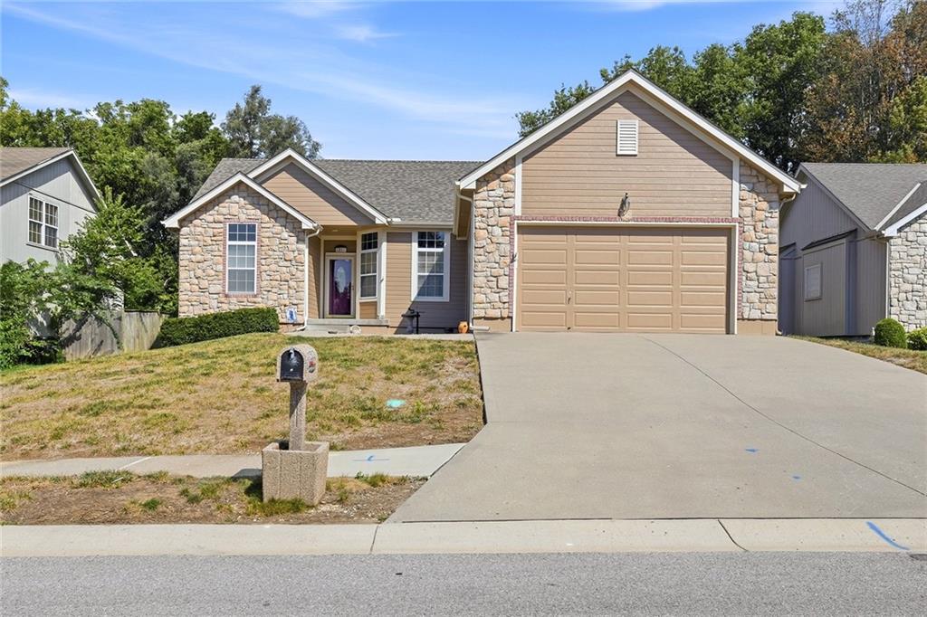 1513 Ne Craigievar Drive Property Photo 1