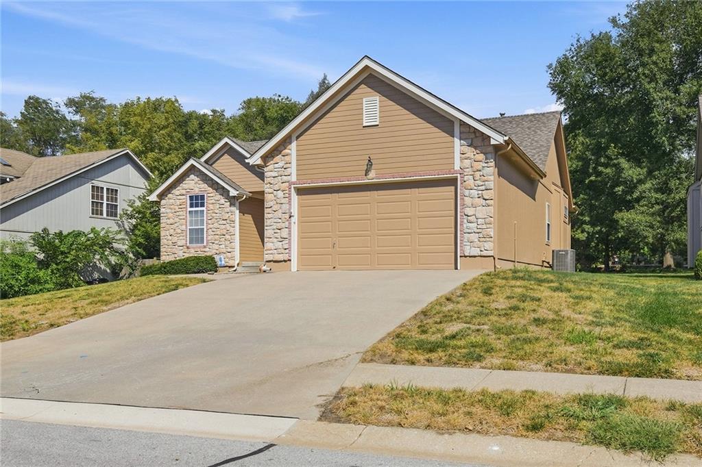 1513 Ne Craigievar Drive Property Photo 2