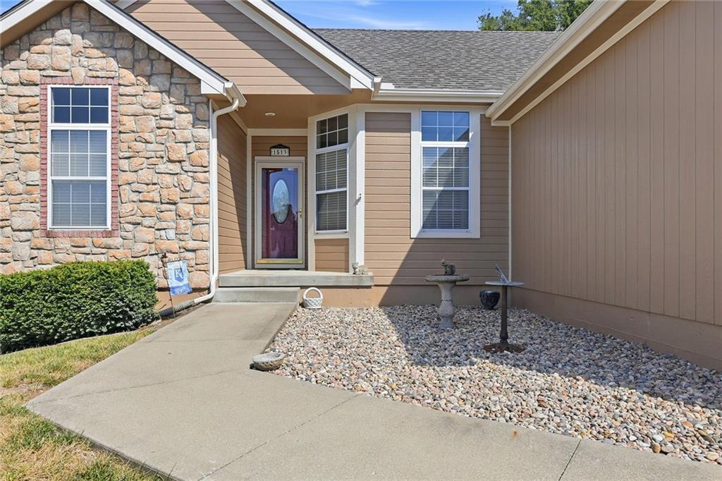 1513 Ne Craigievar Drive Property Photo 4