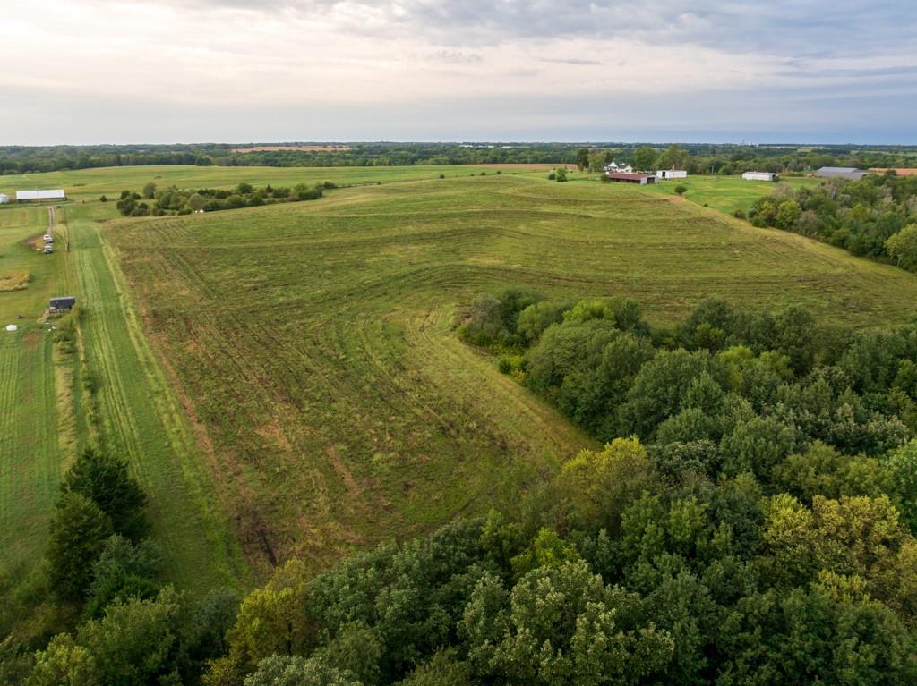 Ne Dixon Road Property Photo 4