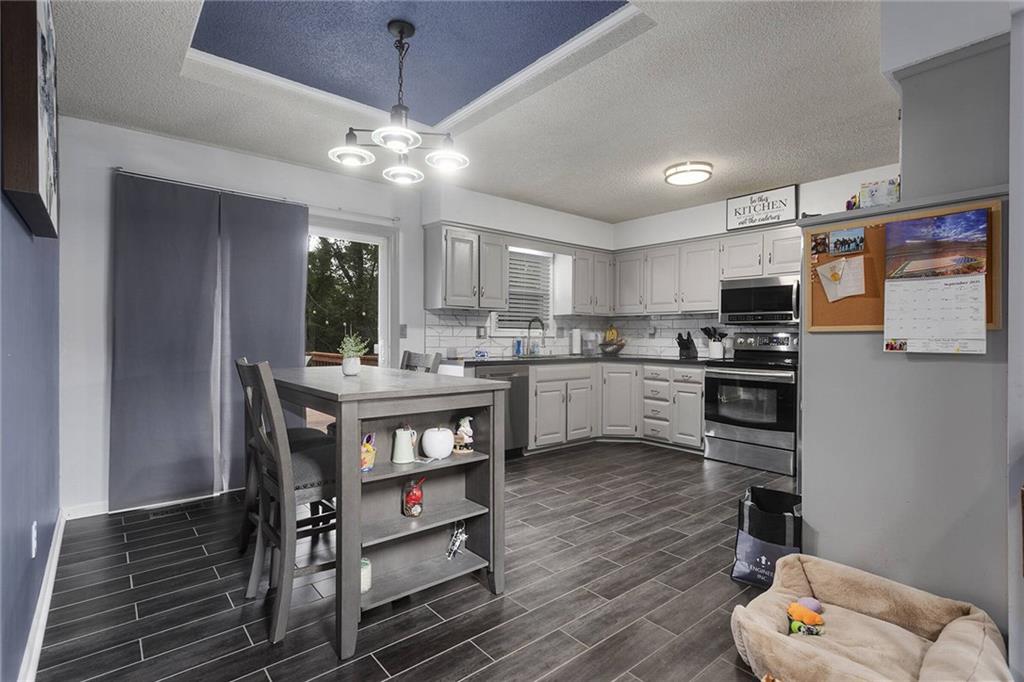 11312 W 77th Street Property Photo 6