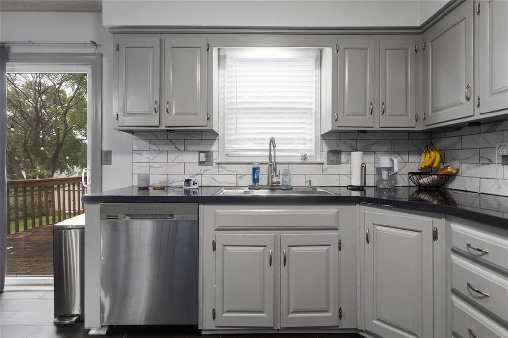 11312 W 77th Street Property Photo 7