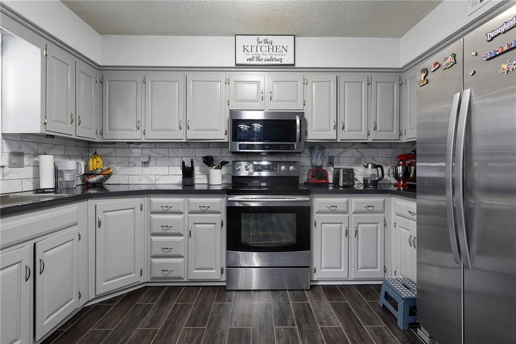 11312 W 77th Street Property Photo 8