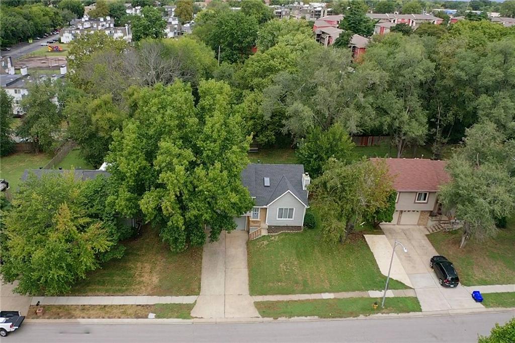 11312 W 77th Street Property Photo 24