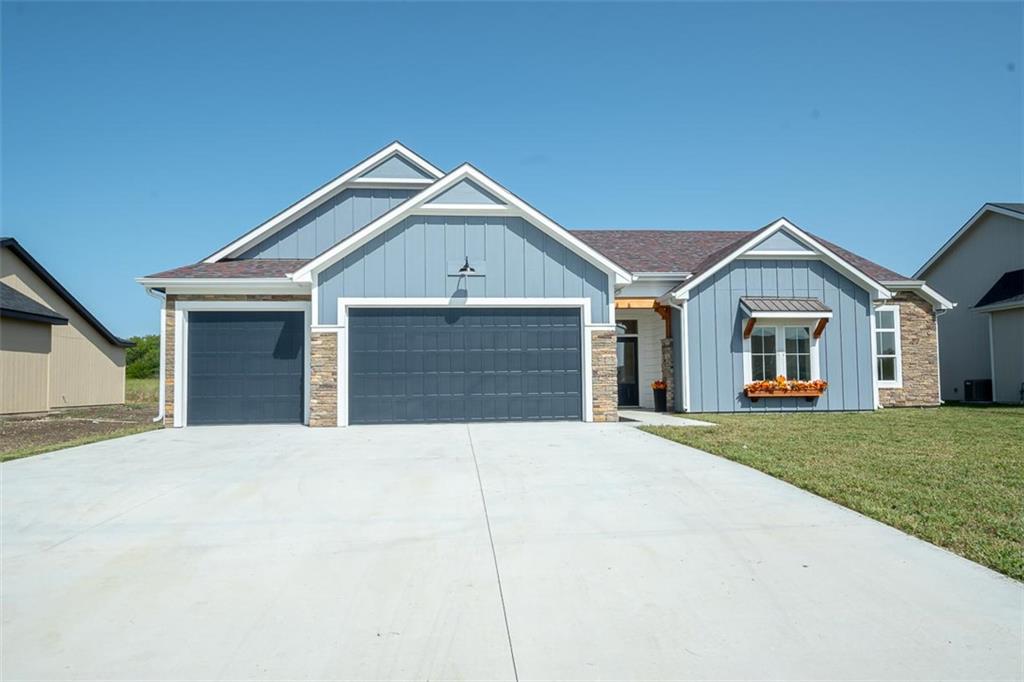 1018 Bluestem Circle Property Photo 3