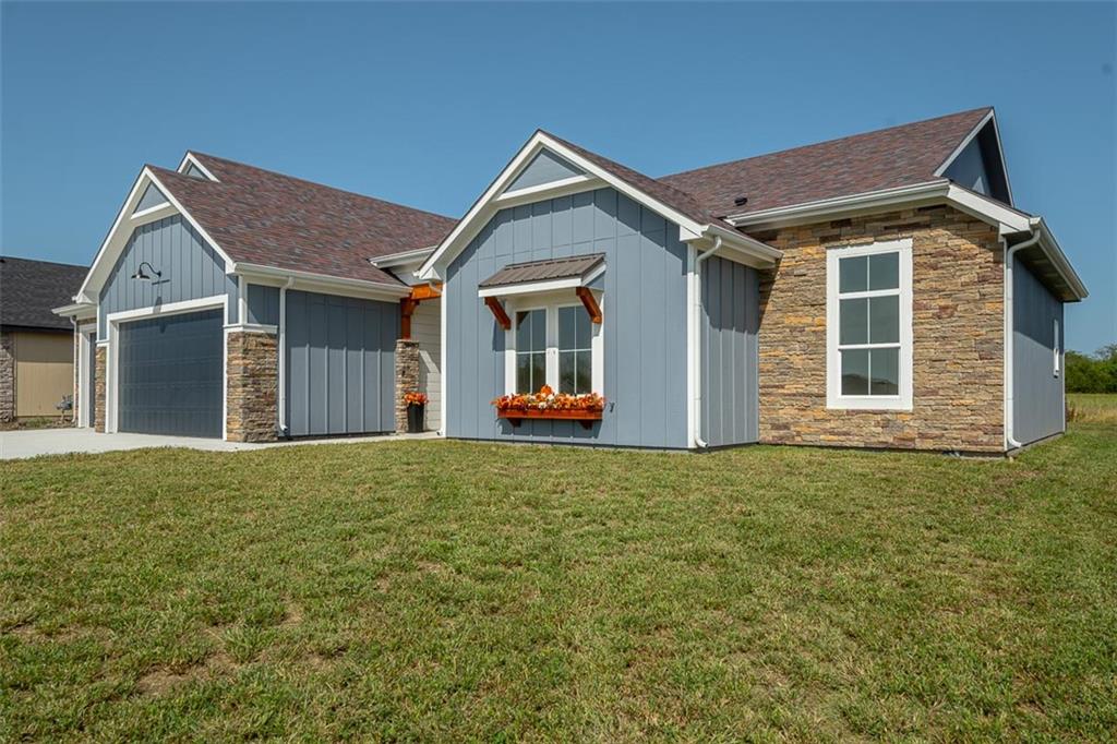 1018 Bluestem Circle Property Photo 4