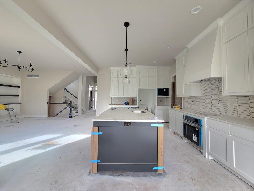 18261 Earnshaw Street Property Photo 9