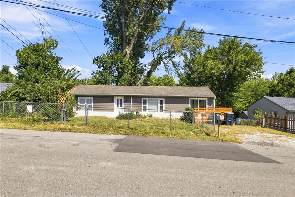 8804 E 47th Street Property Photo 1