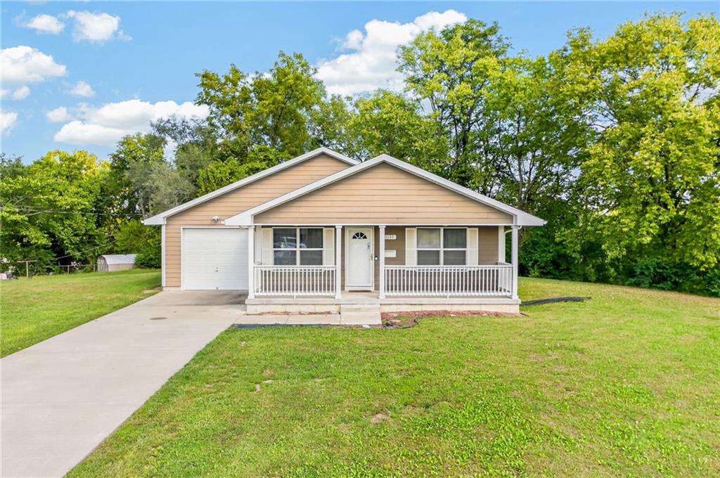 1133 N 50th Place Property Photo 1