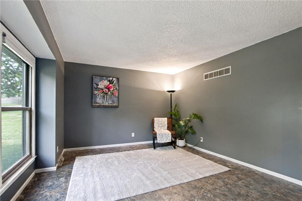 6009 N Wyandotte Street Property Photo 4