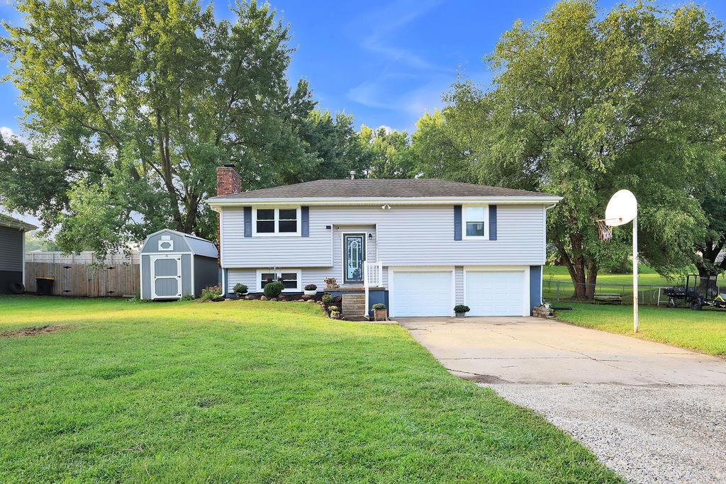 302 W Swenson Drive Property Photo 1