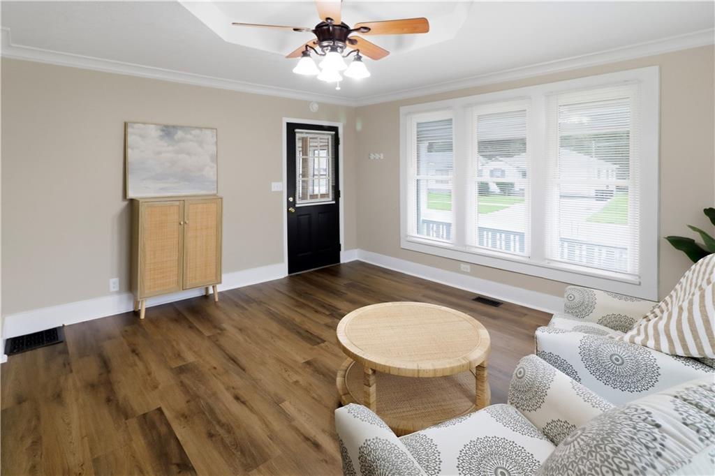 423 E Market Street Property Photo 5