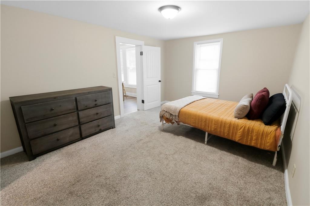 423 E Market Street Property Photo 8