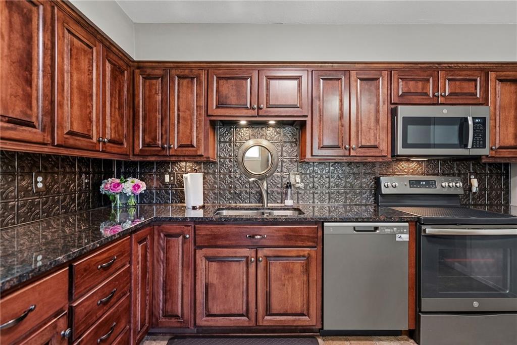 8601 W 108th Place Property Photo 10
