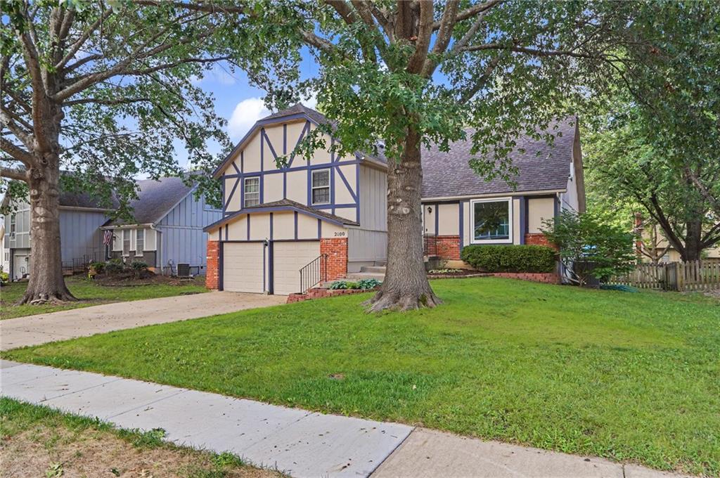 2100 E Sleepy Hollow Drive Property Photo 1