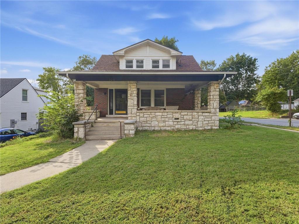 320 N River Boulevard Property Photo 2