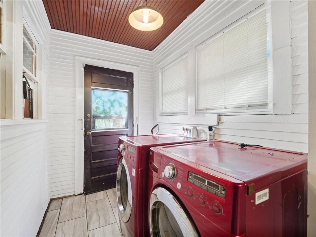320 N River Boulevard Property Photo 15