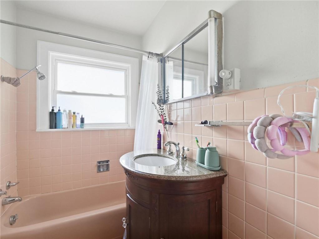 320 N River Boulevard Property Photo 16