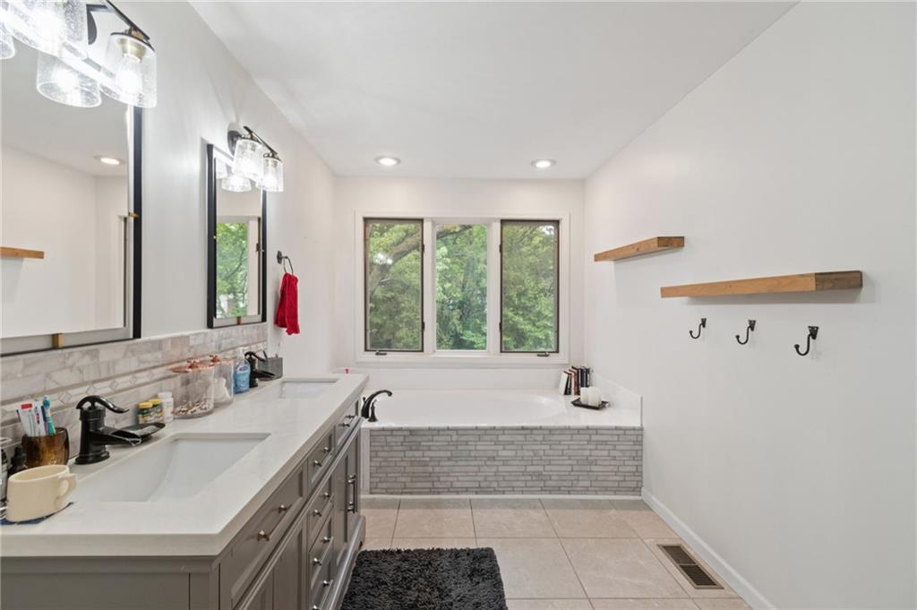 7416 N Wabash Avenue Property Photo 20