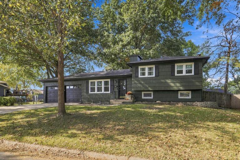 7402 Edgewood Boulevard Property Photo