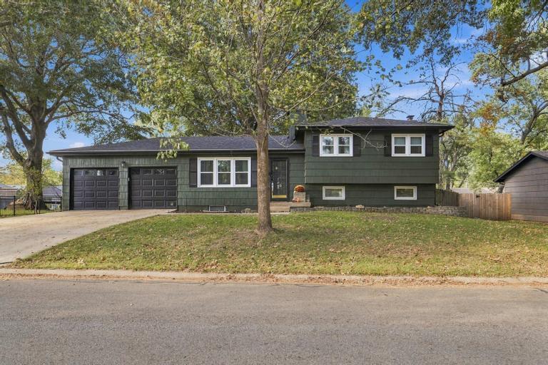7402 Edgewood Boulevard Property Photo 3