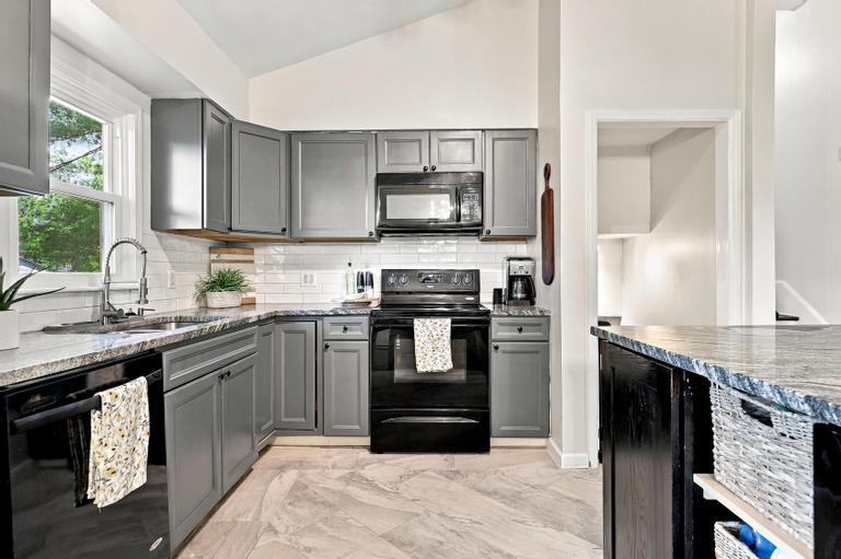 7402 Edgewood Boulevard Property Photo 11