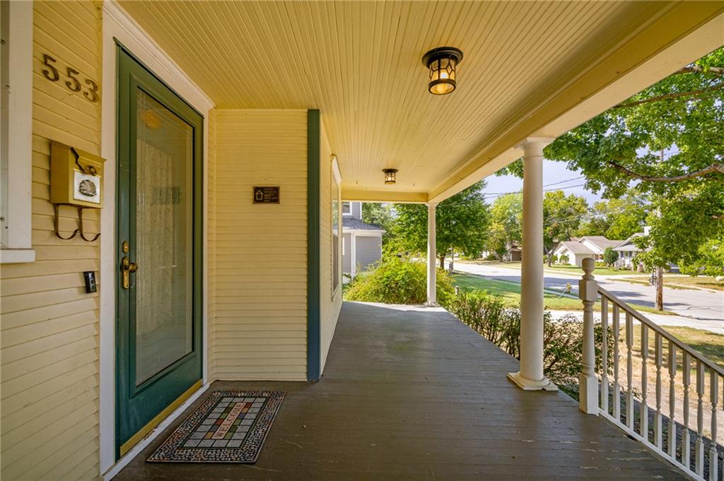 553 E Park Street Property Photo 3