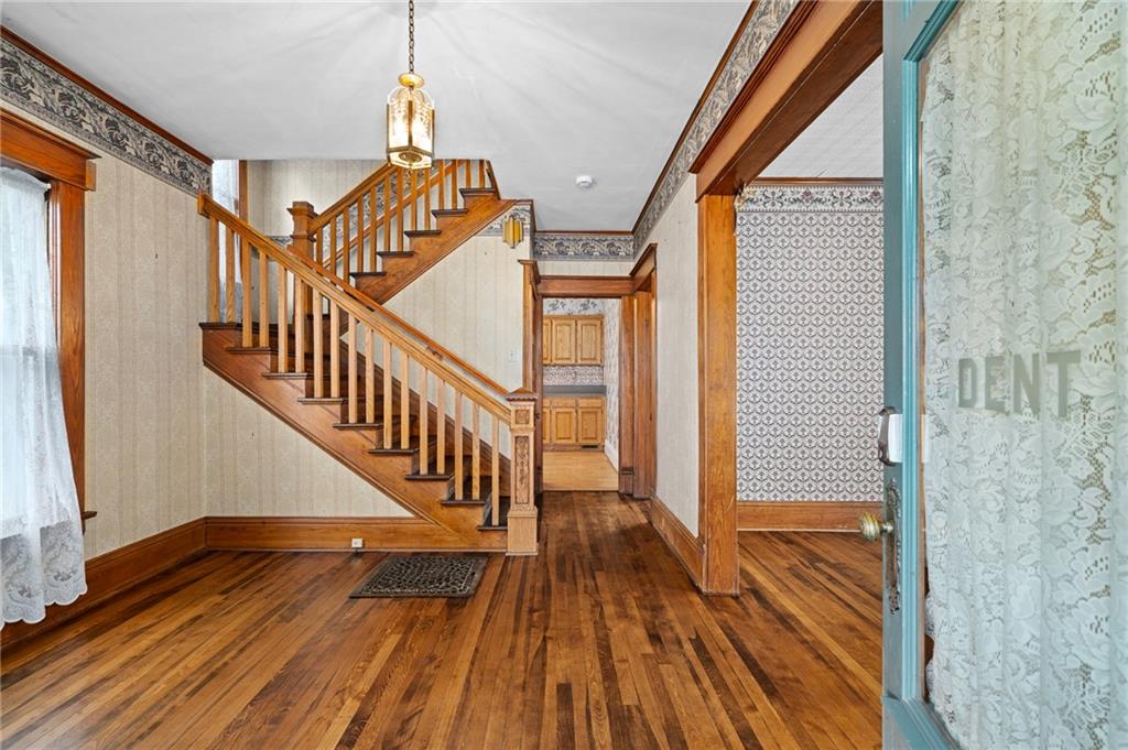 553 E Park Street Property Photo 4