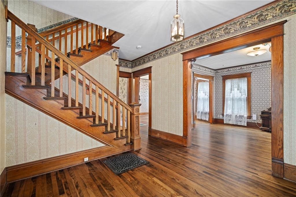 553 E Park Street Property Photo 6
