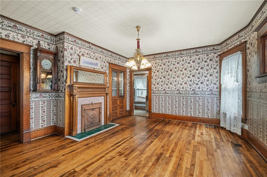 553 E Park Street Property Photo 8