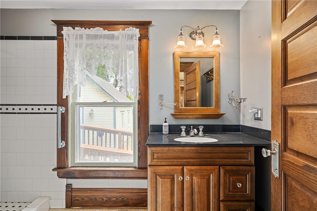 553 E Park Street Property Photo 11