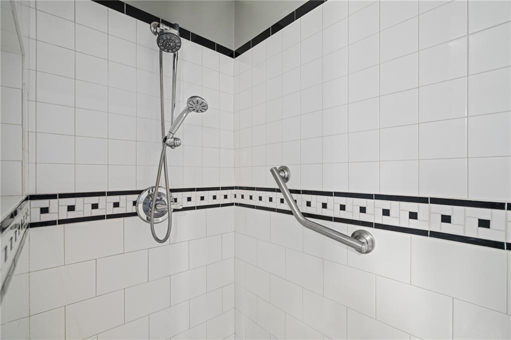 553 E Park Street Property Photo 12