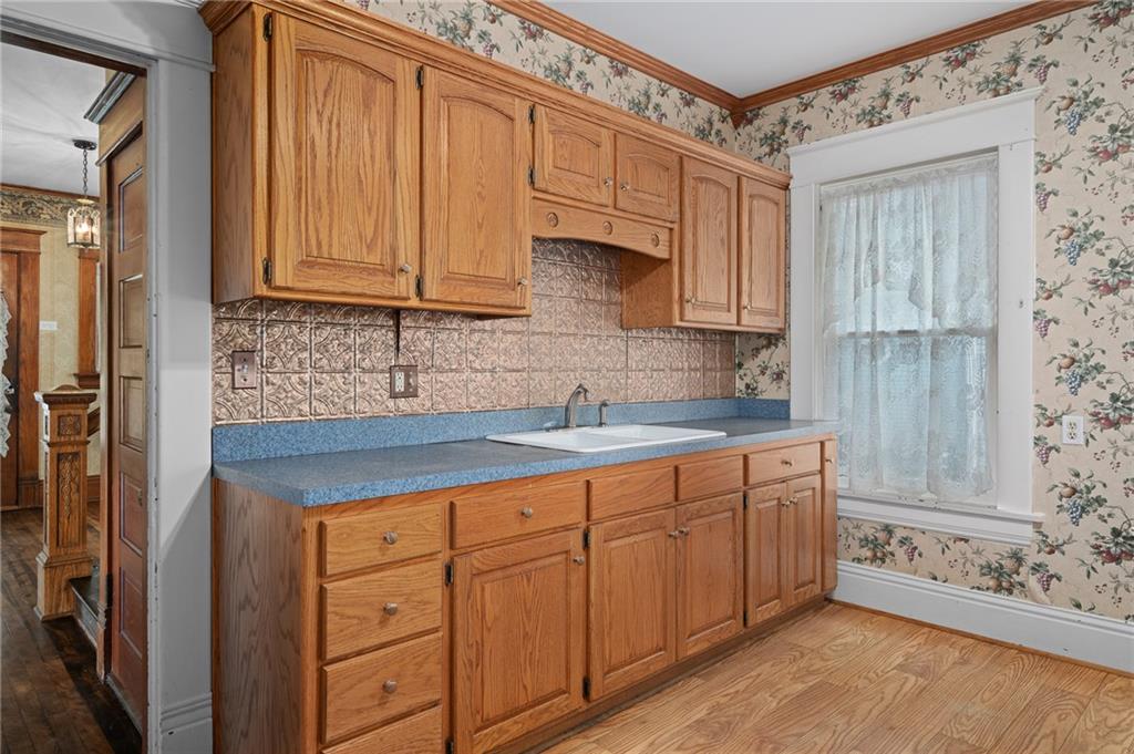 553 E Park Street Property Photo 14