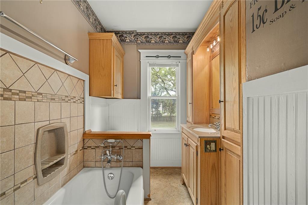 553 E Park Street Property Photo 23