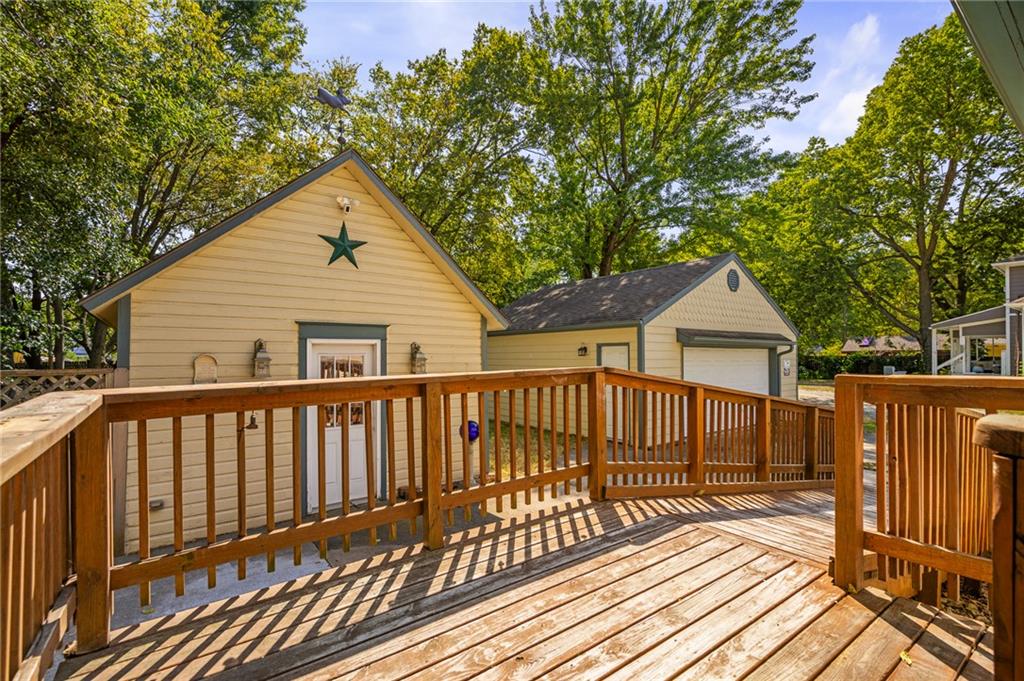 553 E Park Street Property Photo 28